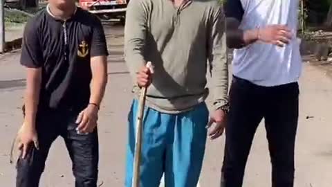 Sab Ek Se Badke Ek 😂🤣