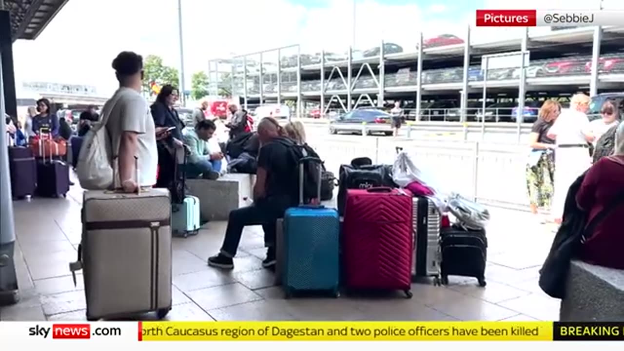 Significant power cut leaves hundreds of passengers stuck at Manchester Airport Sky News