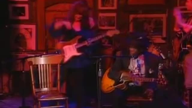 John Lee Hooker and Bonnie Raitt play Im In The Mood