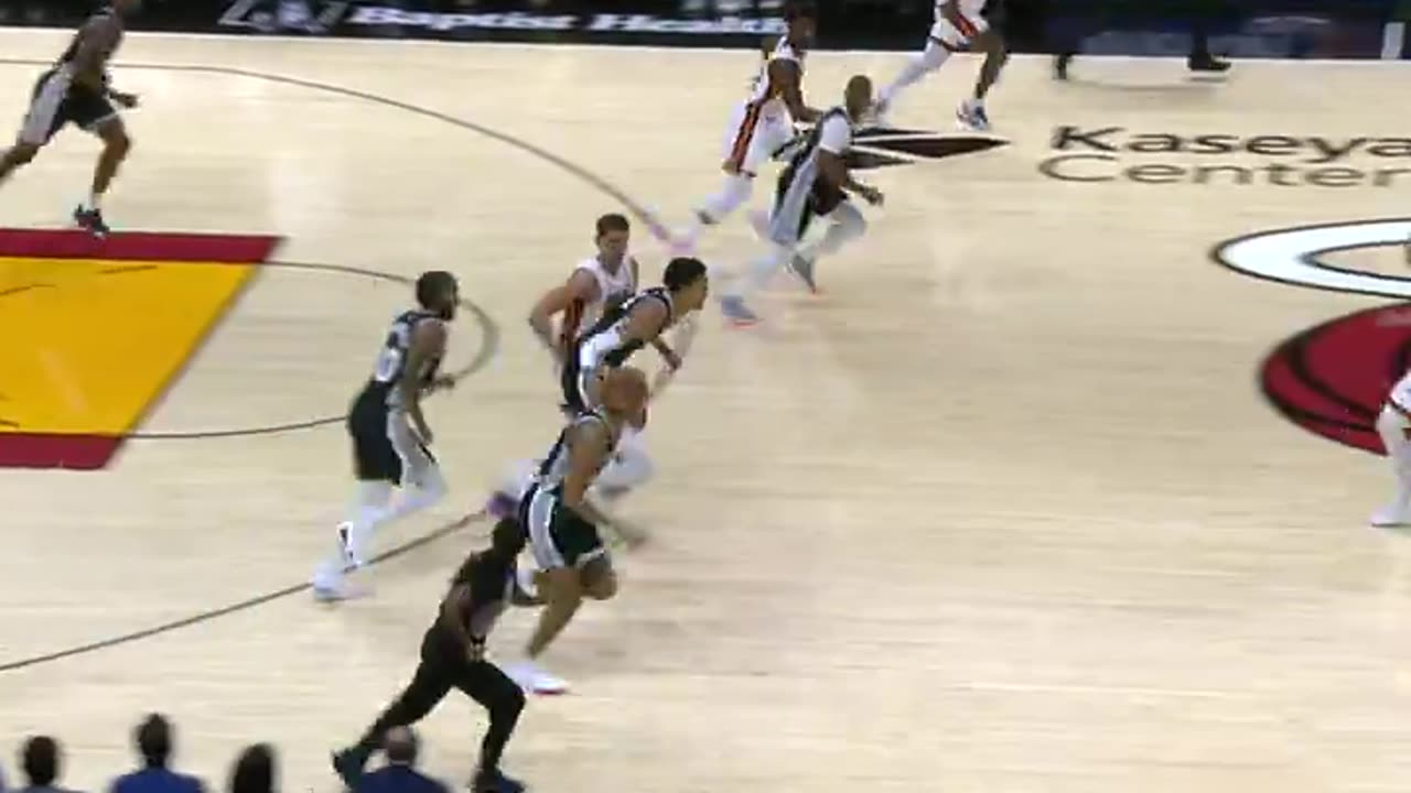 NBA - Wemby's defense turns into exciting Spurs' offense 🤩