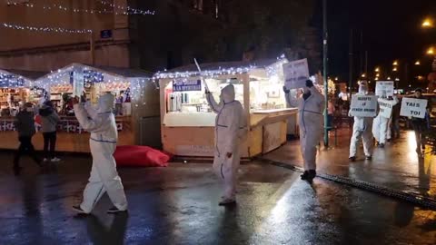 Les Masques BLancs Annecy Action Pancartes le 1er décembre