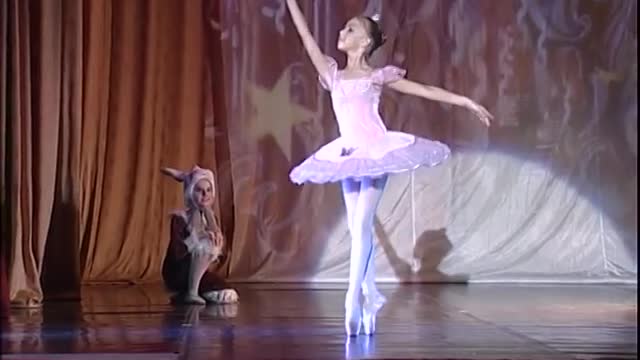 children dancing ballet