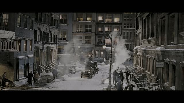 King Kong _ Christmas With Kong in Central Park in 4K HDR