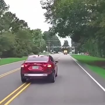 NOT OBEYING THE TRAFFIC LIGHT CAN CAUSES ACCIDENT