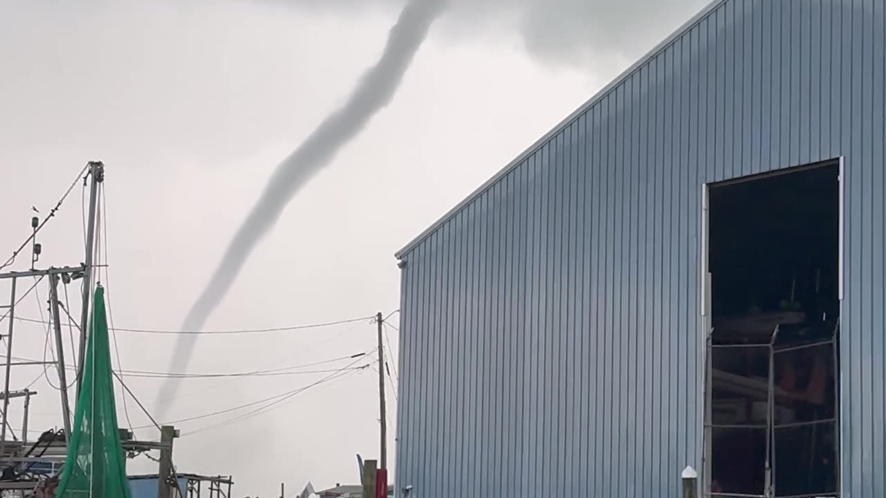 Boaters Witness Waterspout Form in Crystal River, Florida