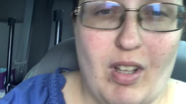 Amanda Webb being a comedic not really singing