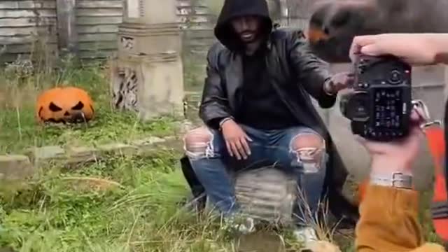 How to make funny videos .