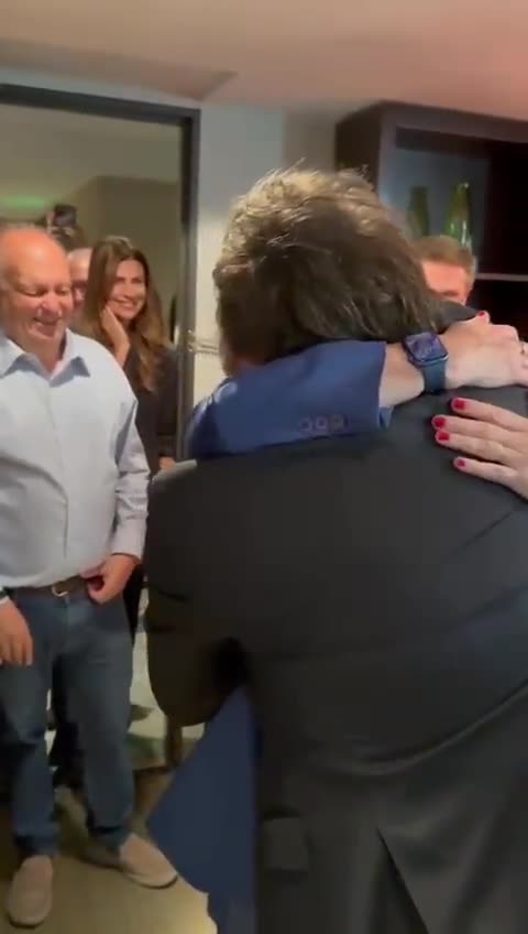 Vídeo: Milei, Macri e Bullrich se reúnem pela primeira vez após vitória nas eleições argentinas