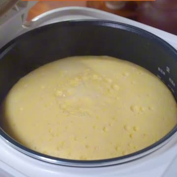 "Unconventional Baking: Unlock the Magic of Your Electric Rice Cooker for Perfect Cakes!"
