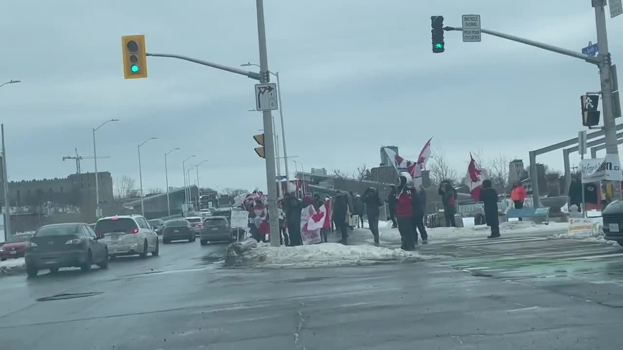 There are still some Freedom Convoy protesters in Ottawa. This group is holding a demonstration at intersection of Booth & Wellington. One man had a sign saying "we're not leaving"