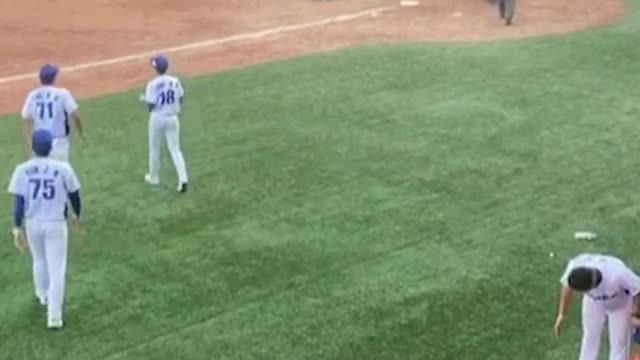 Korean Women's Baseball Hit to Finish