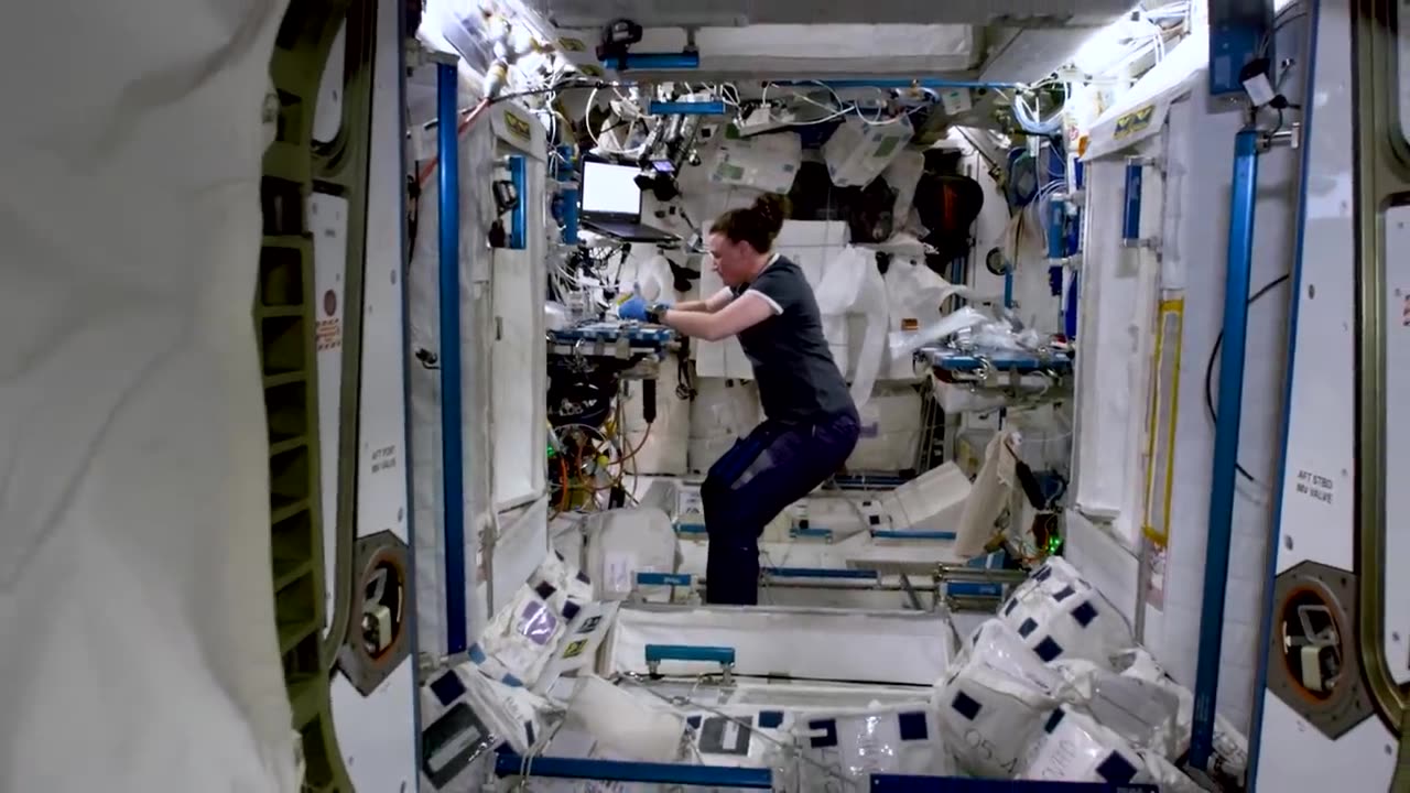 NASA Explorers S4 E7: Back to Gravity