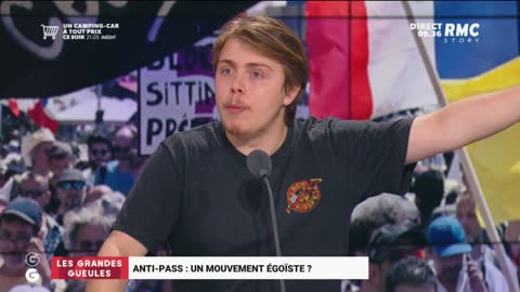 Cet étudiant balance, le présentateur s'enflamme !