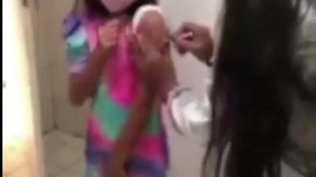 Horrible: A Mom Films Her Daughter Receiving The Jab - The Young Girl Ends Up Puking, Then Dying 💉😢