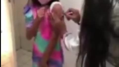 Horrible: A Mom Films Her Daughter Receiving The Jab - The Young Girl Ends Up Puking, Then Dying 💉😢