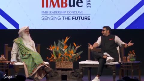 Ranveer Singh and Sadhguru Dance on Popular Demand at IIM Bangalore Leadership Summit 2018