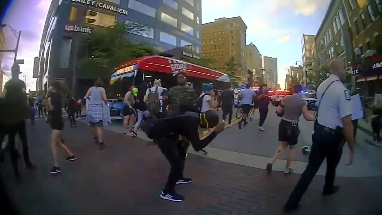 Rioters Surround Police Cruiser, Get Cleared Out in Columbus Ohio