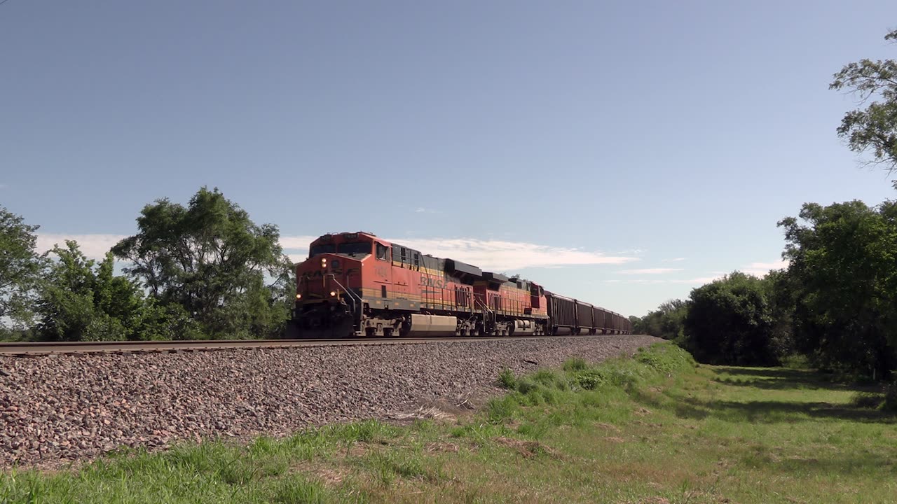 BNSF 7424 leads a sweet bran train