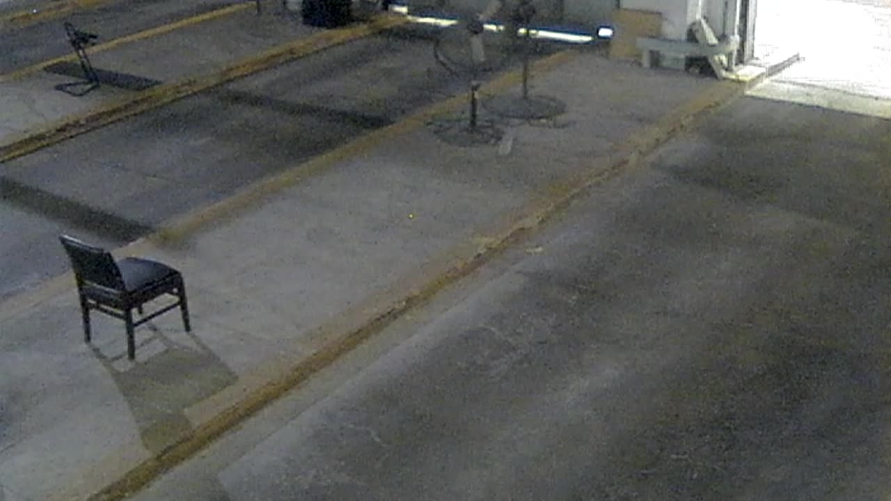 3138RHOBG3CStGarageLeftDoor_2021-01-06_22h55min55s900ms.mp4