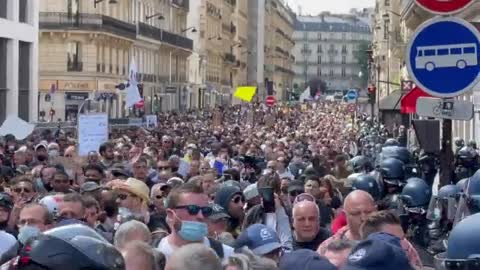 Thousands of French Revolt Against Vaccine Passports