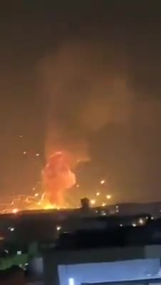 Huge explosion hits military base in #zarqa jordan, may God save our people there