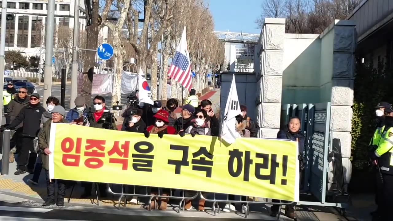 20200214_V3_S01(UAWDRv6xSGc)너가 임종석이지! 시민들 아침부터 중앙지검에 나와