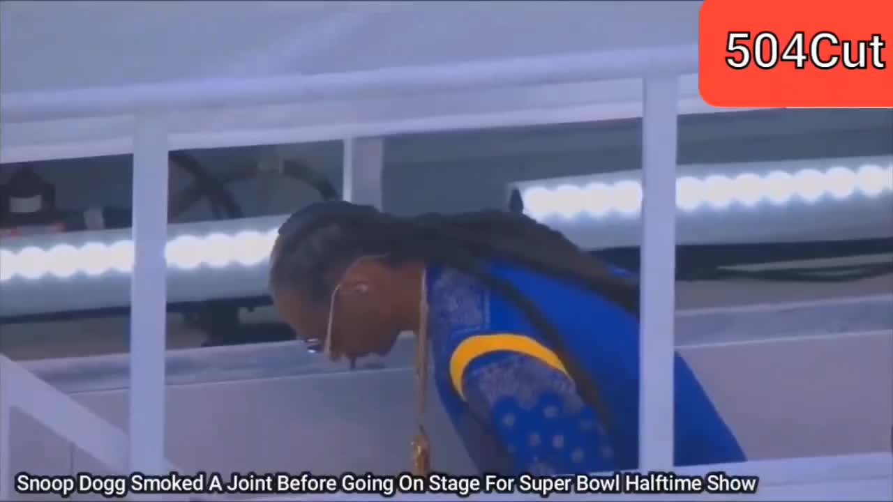 Snoop Smoking At SuperBowl 2022