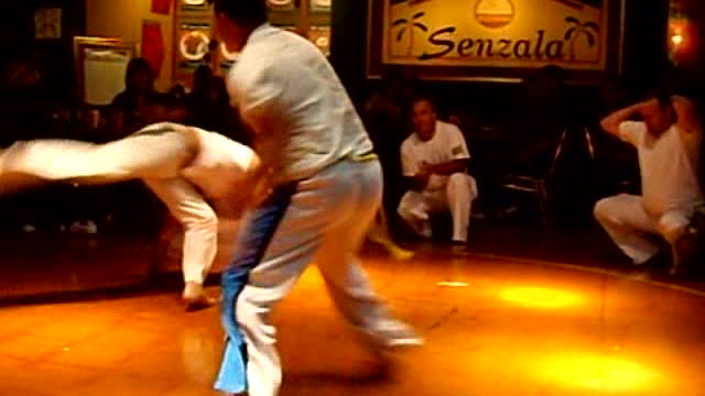 Capoeira Fight in the Restaurant! Super cool with dinner!