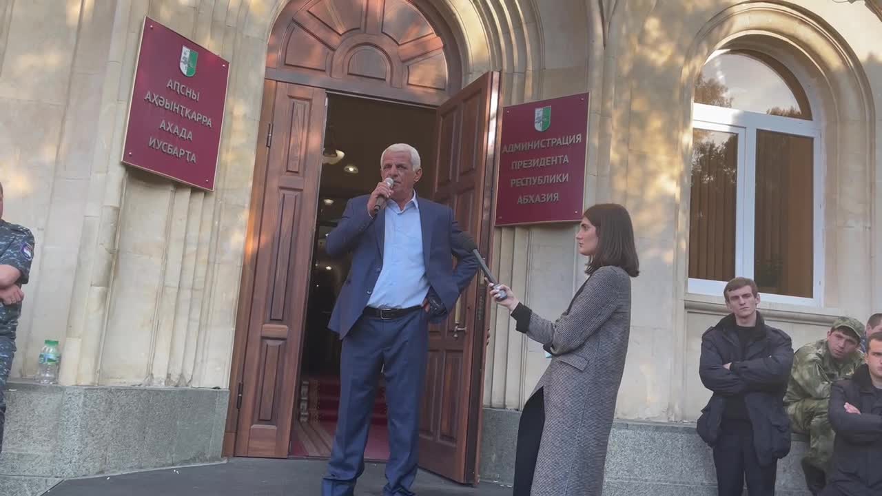 Митинг сторонников Аслана Бжания