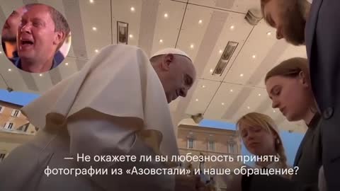 Manželky neonacistů z Azovu uvězněných v Azovstalu za ně orodují u papeže Františka