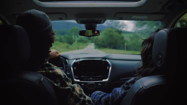 Road trip as a couple aboard a van