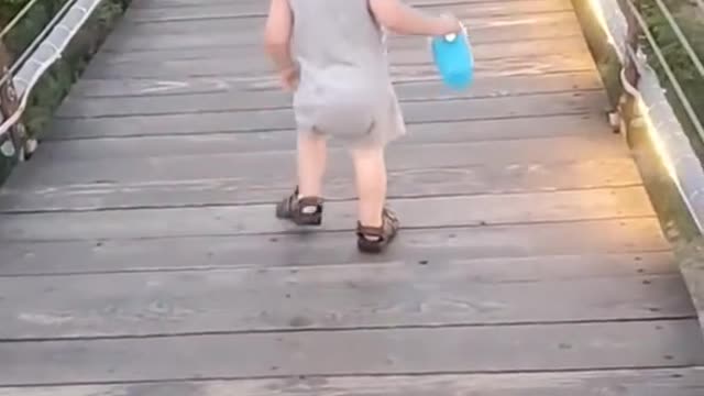 Funny Confusing baby - Cute video