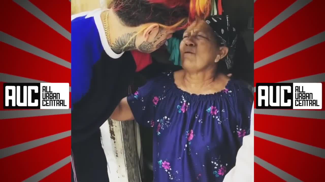 6ix9ine Does Gods Plan Gives $100 Bills To Poor Families In Dominican Republic