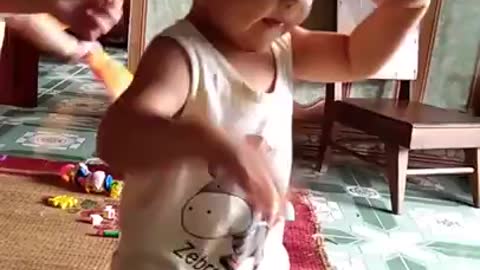 1-year-old babies who cannot walk yet dance well