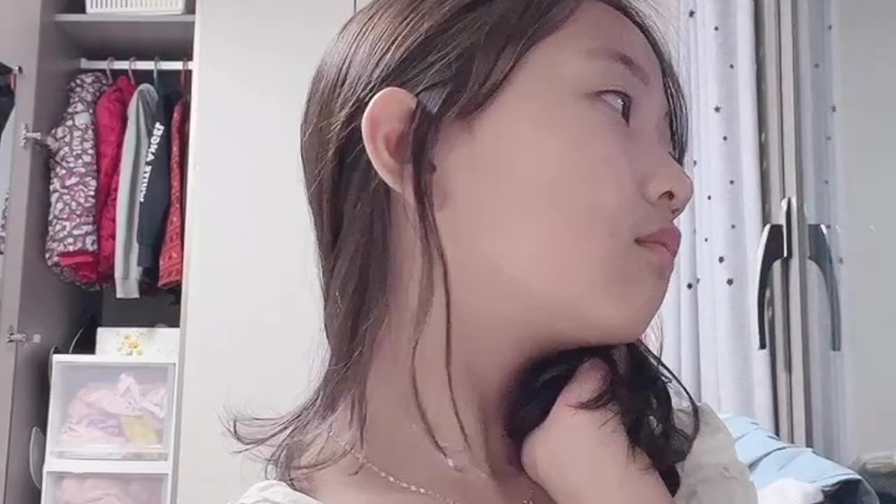 Cute young girl funny 🤣