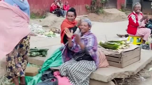 Surprising Ethiopian Mothers by Dancing infront of them with some Gifts!