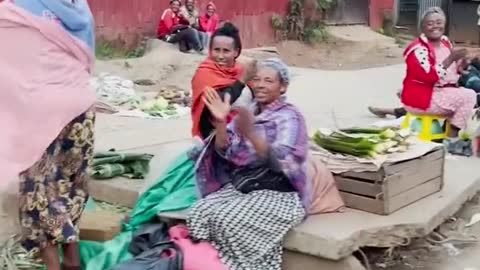 Surprising Ethiopian Mothers by Dancing infront of them with some Gifts!