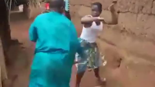 Africa home daughter fight the father 😱😱😱😱