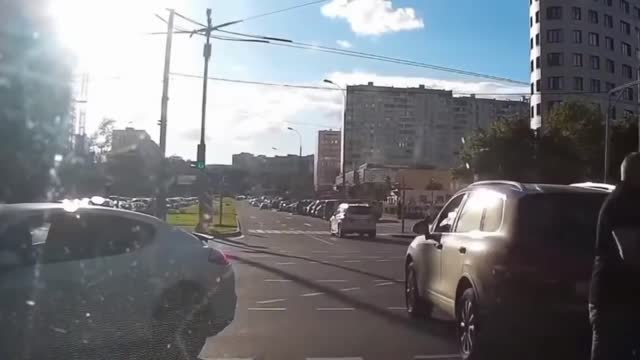 A biker has a bad day - Crazy driving
