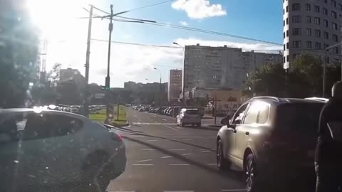 A biker has a bad day - Crazy driving