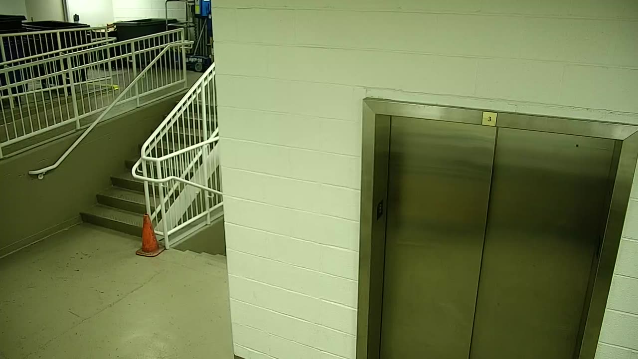 7110CVCULElevator#3Lobby_2021-01-06_06h40min01s117ms.mp4
