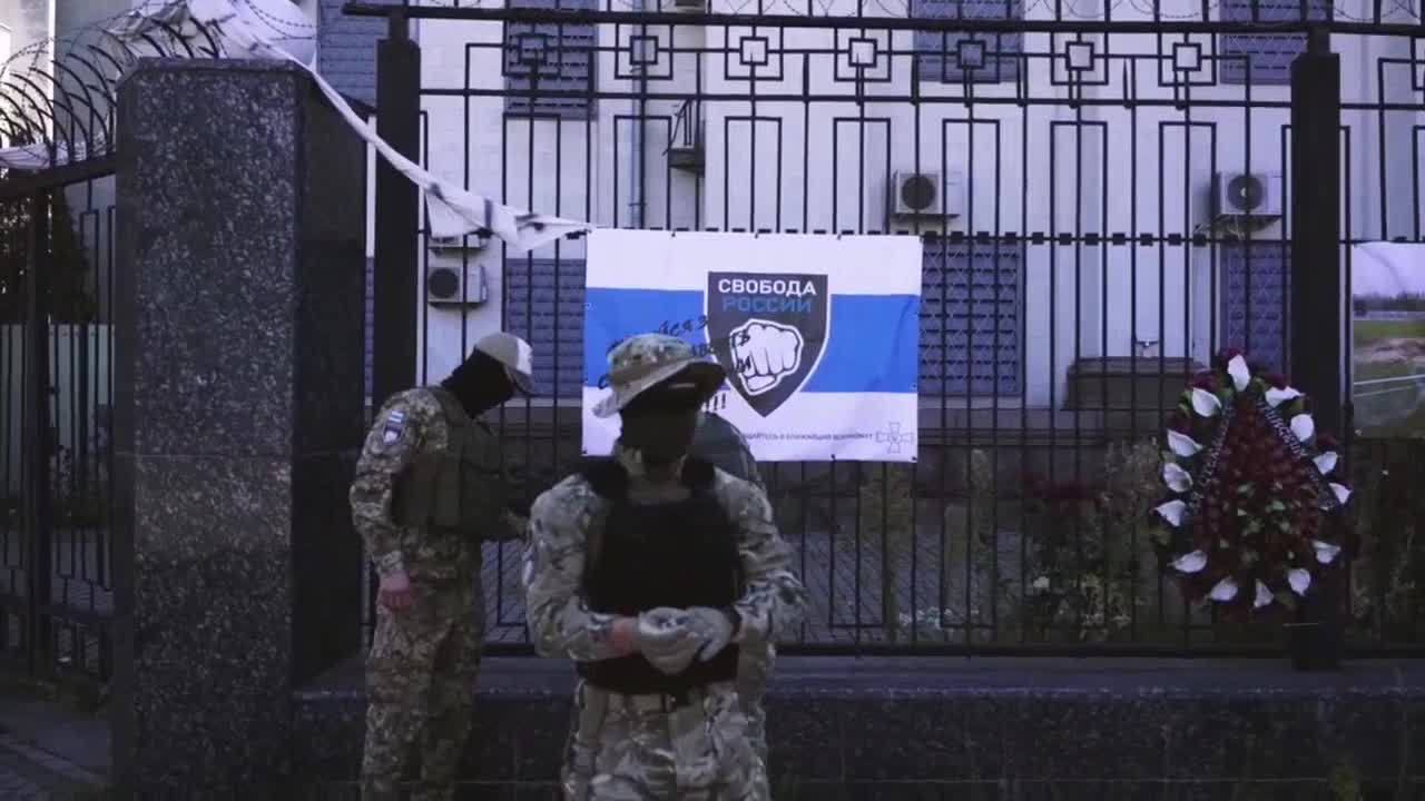 The "Freedom of Russia" Legion hung a campaign banner on the building of the Russian Embassy in Kyi