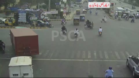 Traffic accident due to red light violation