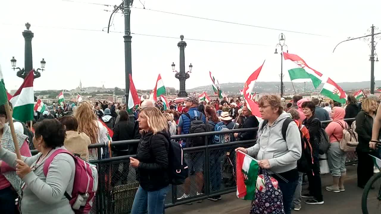 Demonstráció a Margit hídon!