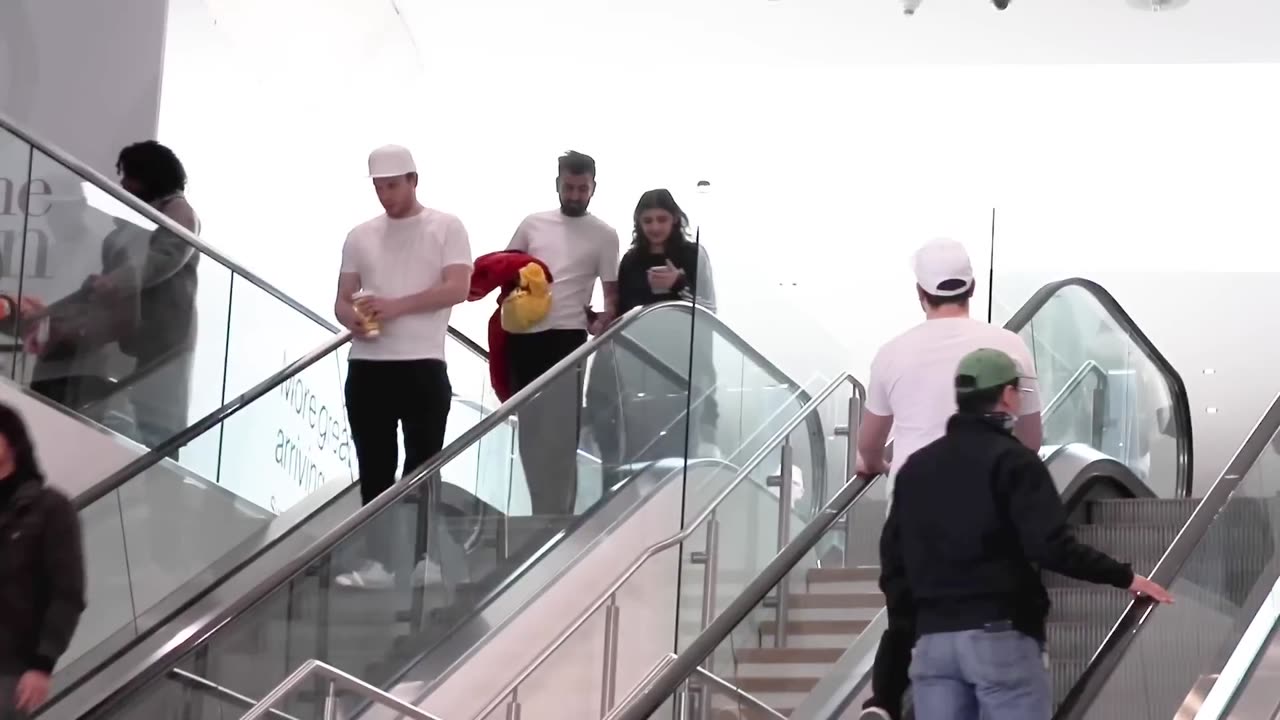 Triplets_Respawn_on_Escalator_Prank!(1080p).mp4