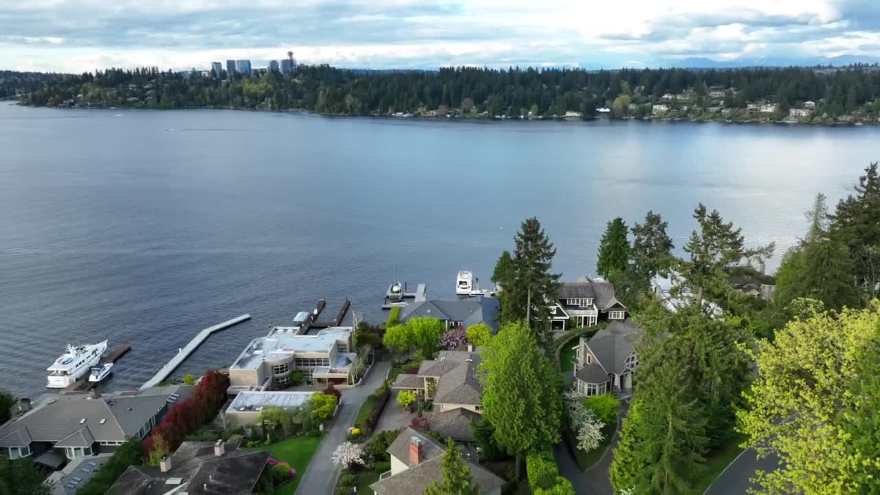 Sophisticated Waterfront Home in Mercer Island, Washington