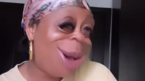 Lady unable to Comprehend English - Funny