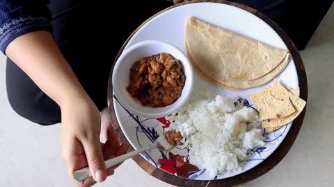 India food roti chawal sabji papd