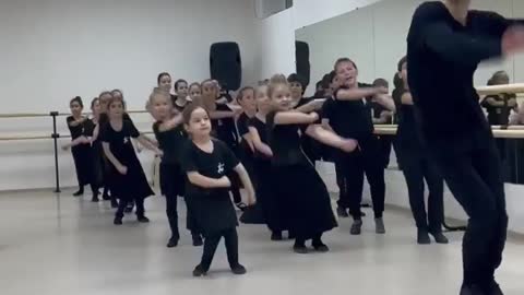 Do you love this? 😍😍❤️ Cute girls dance