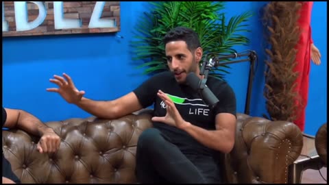 NAS DAILY EXPLAINS WHY HE DOESN’T LIKE ANDREW TATE!!!